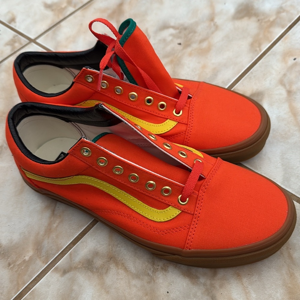 NWT Vans Old Skool Wide